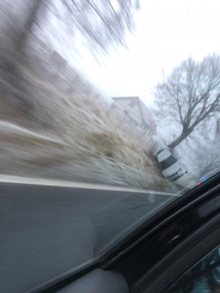Auto dachowało na drodze pomiędzy Stargardem a Żarowem