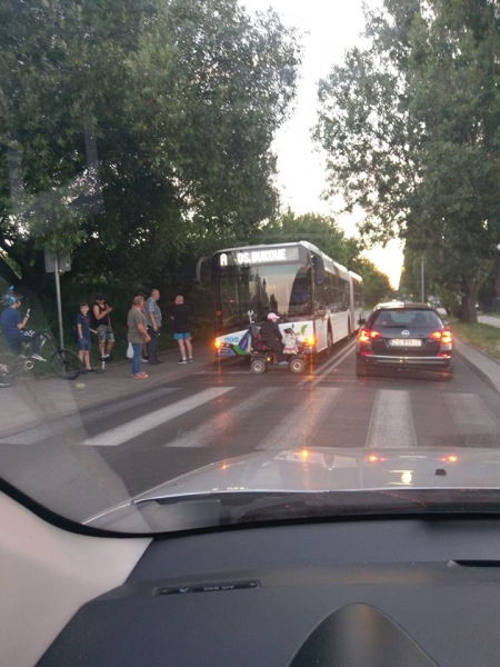 Szczecin: Kolejna interwencja policji wobec staruszki blokującej ruch autobusów