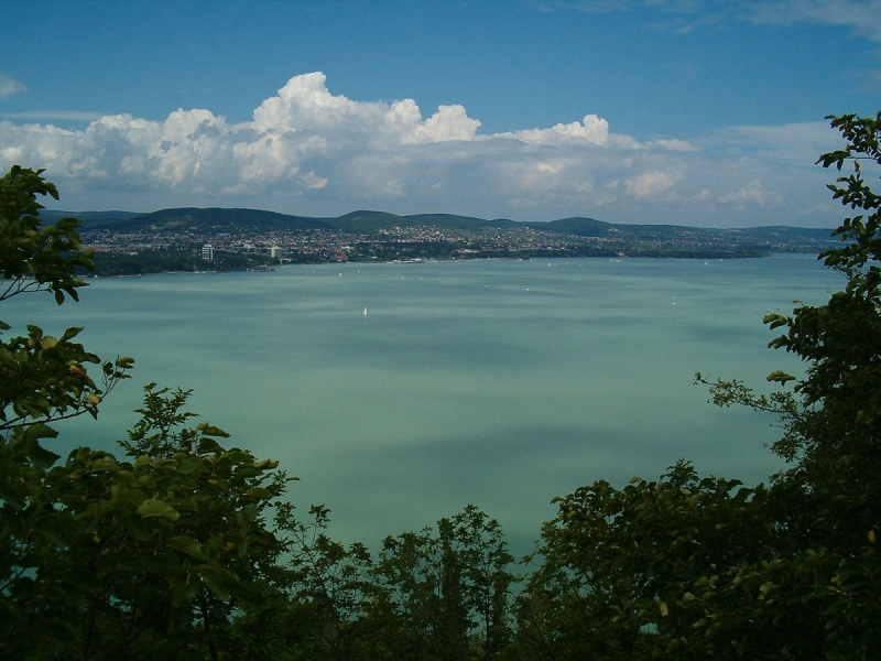 Woda w Balatonie ma 30 stopni