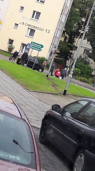 Starszy mężczyzna potrącony na przejściu dla pieszych
