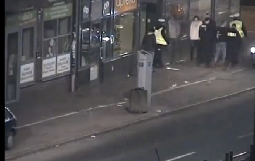 Niszczył wiatę przystankową w centrum Stargardu. Zarejestrowały go kamery