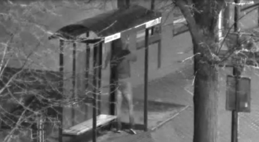 Dewastował przystanek przy ul. Czarnieckiego. Wszystko widziały kamery
