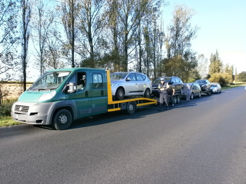 26- metrowy skład pojazdów. Policjanci zatrzymali kierowców