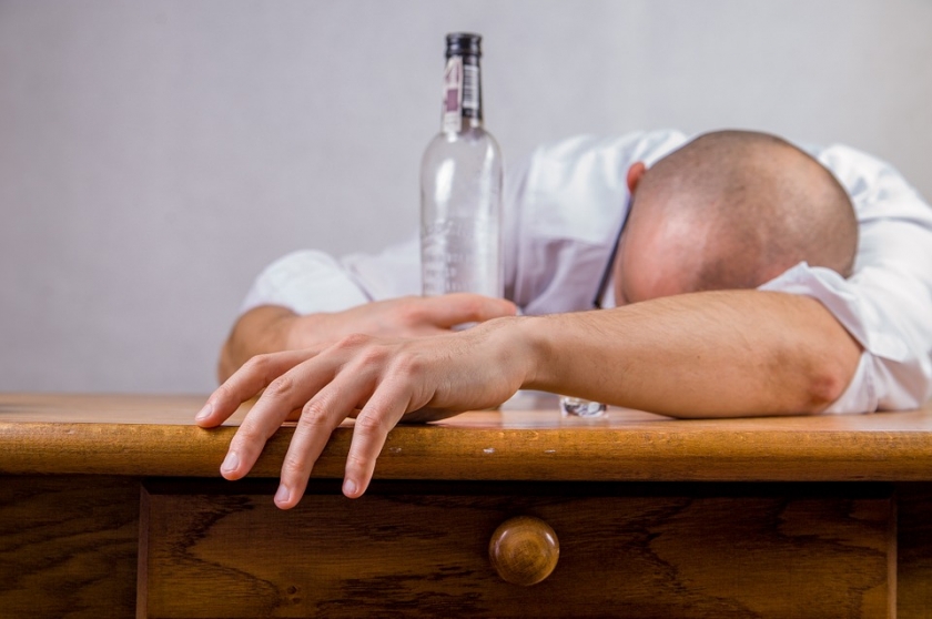 Coraz więcej Polaków uzależnionych od alkoholu