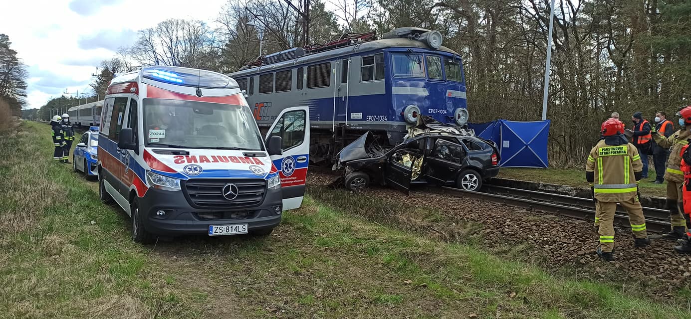 Tragiczny Wypadek Na Przejeździe Kolejowym Nie żyje Młody Kierowca