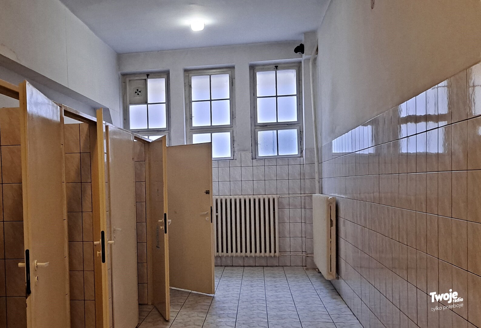 Kamery W Szkolnych Toaletach Naruszenie Prywatności Czy Konieczność ZdjĘcia Twoje Radio 0143