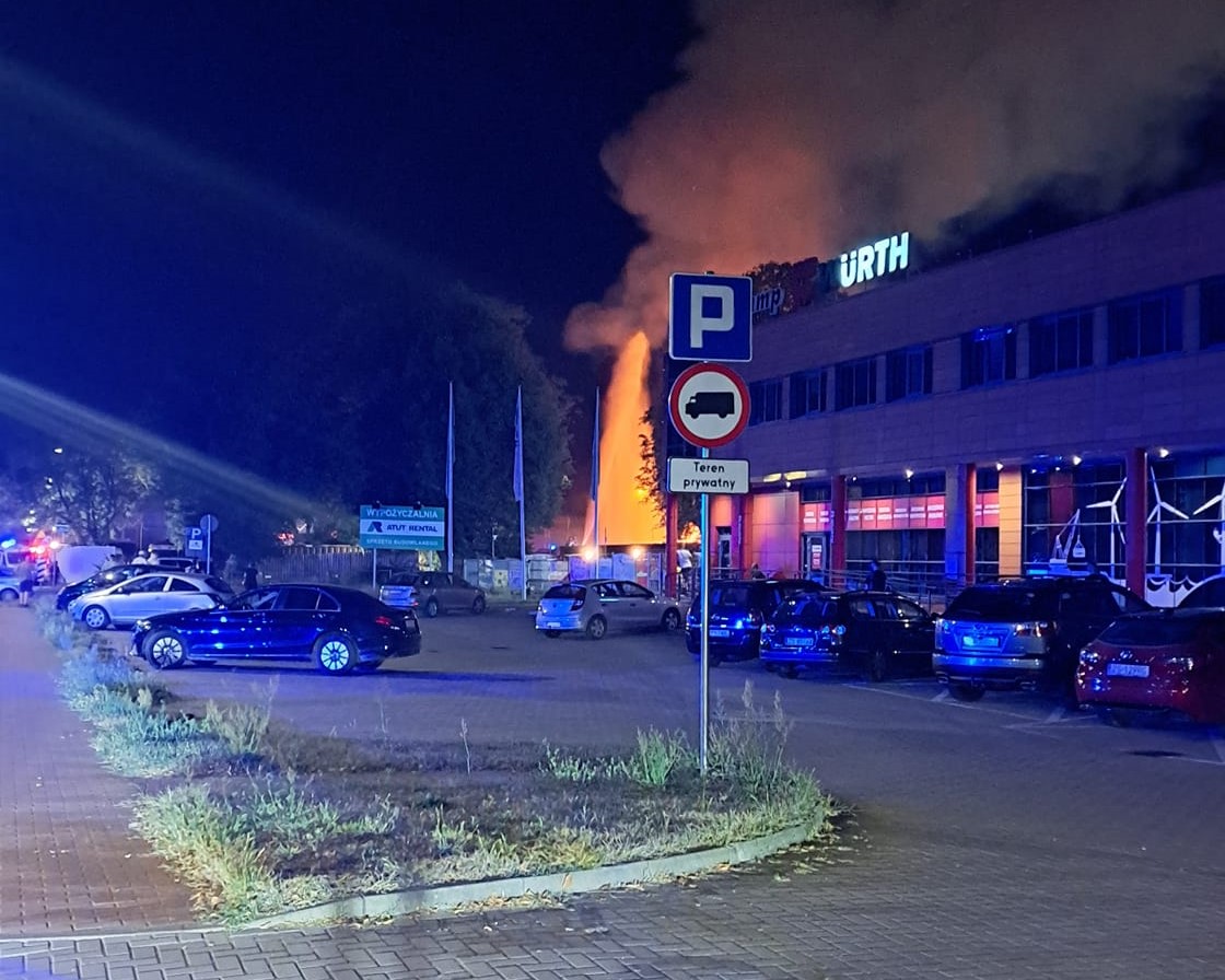 Pożar na Prawobrzeżu. Płonął skład drewna na ul. Miłej