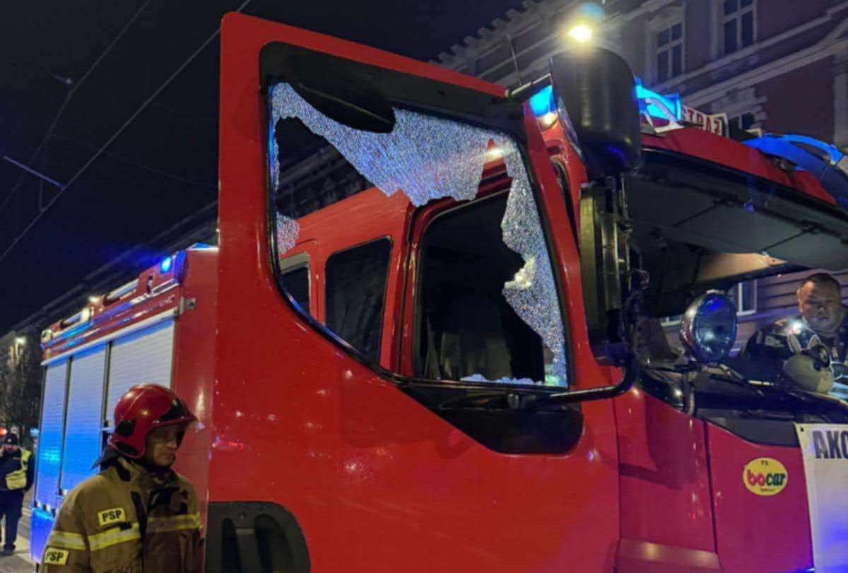 Atak na szczecińskich strażaków. Policja na tropie sprawcy (ZDJĘCIA)