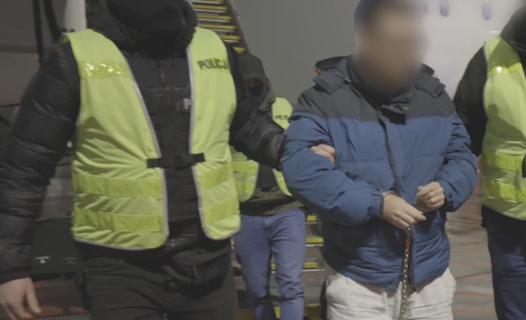 Asesor komorniczy ze Szczecina poszukiwany czerwoną notą Interpolu w rękach policji