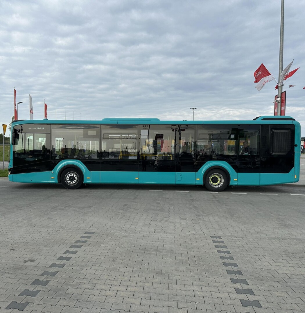 Koszalin. Flota komunikacji miejskiej powiększyła się o 10 nowoczesnych autobusów